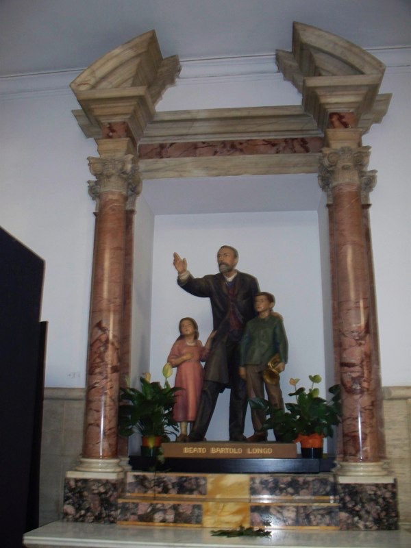 Pomnik bł. Bartola w kaplicy bocznej Sanktuarium