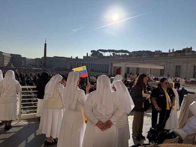 Wierni na placu św. Piotra