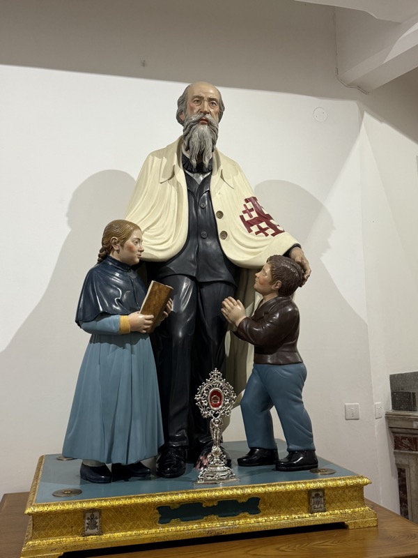 Pomnik Bartola Longo z dziećmi